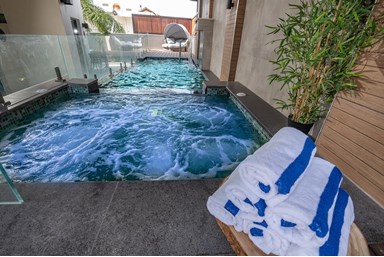 פינה בכרמל - מתחם החוץ והסביבה