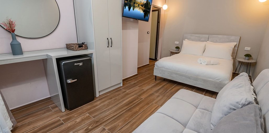 פינה בכרמל ורוד (5).jpg