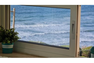 צאנז - סוויטה מול גלי הים