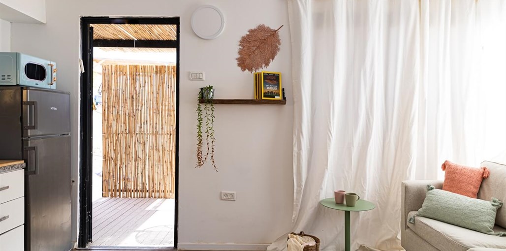 בקתות בנוף המדבר בקתות בנוף המדבר.jpg