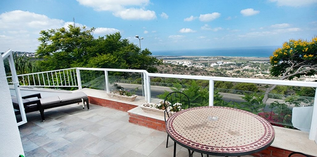 אירוח בוטיק מול הים הגג (4).jpeg