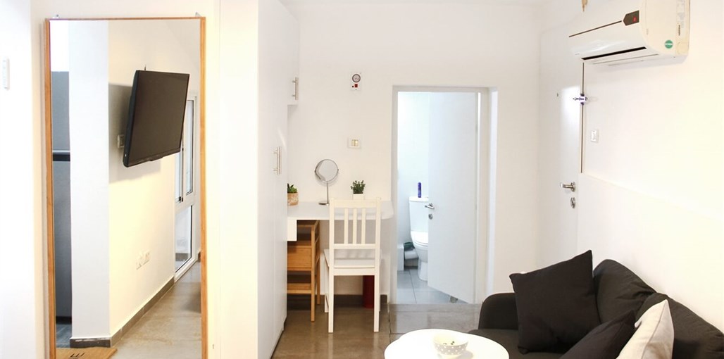 אירוח בוטיק מול הים הגן (2).jpeg