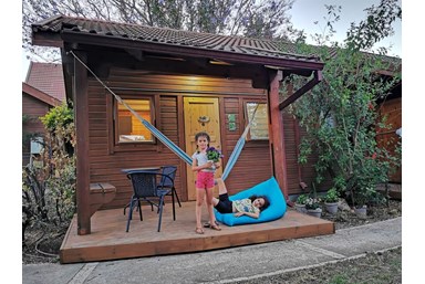 בקתות דרך הזן - החצר