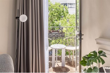 מלון נואל - Hotel Noel - החצר והסביבה