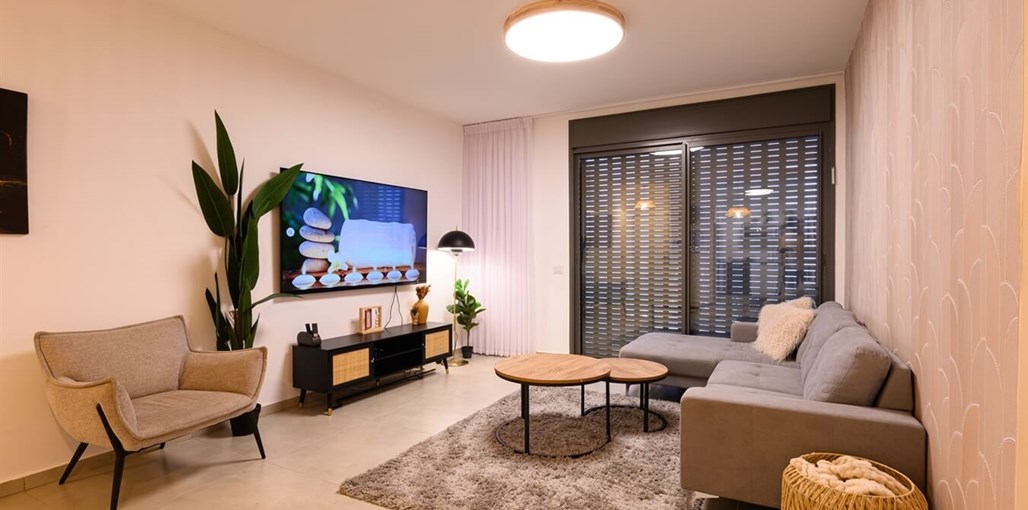 חלום על הגלים חלום על הגלים (8).jpg