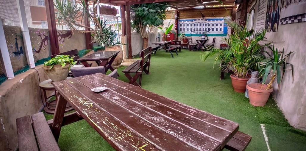 אכסניית הבית הלבן אילת outdoor-04.jpg