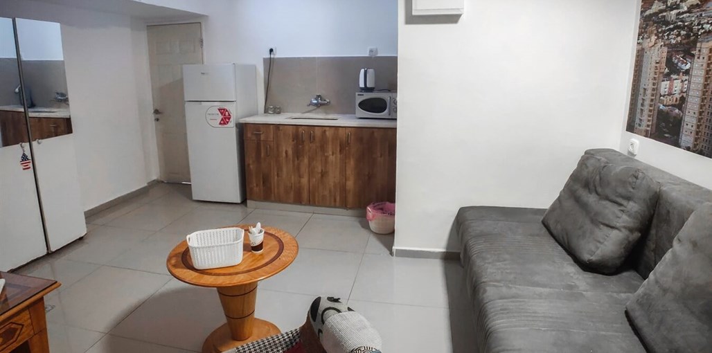 אכסניית הבית הלבן אילת room-07-001.jpg