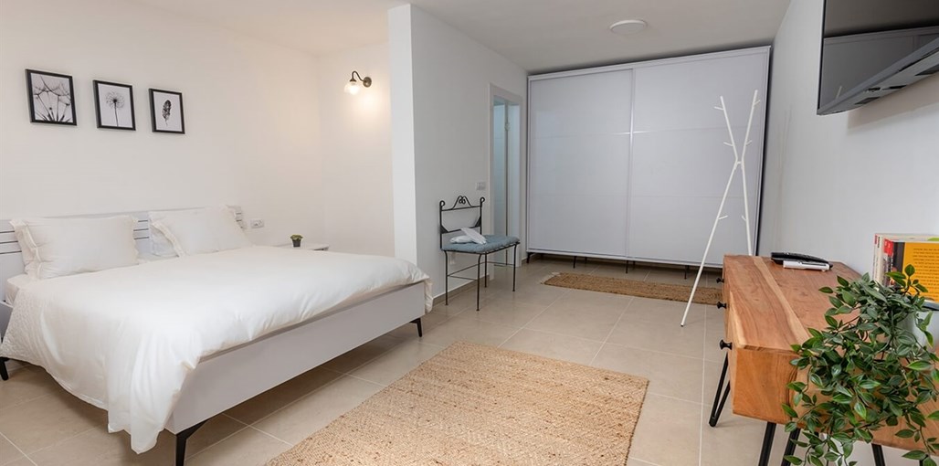 אצל מיס דייזי מיס דייזי (9).jpg