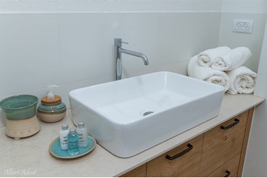 אצל מיס דייזי - היחידה