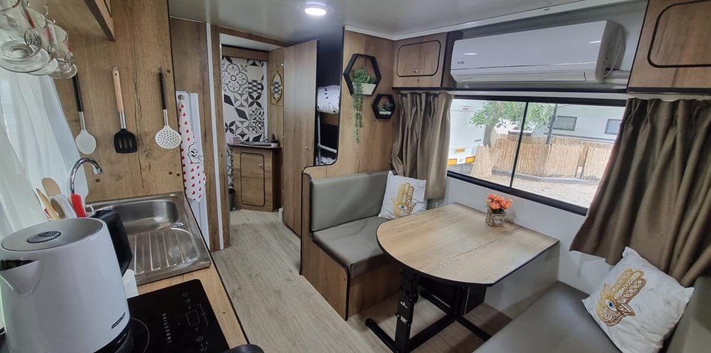 הקראוון של ויויאן הקראוון של ויויאן (8).jpg