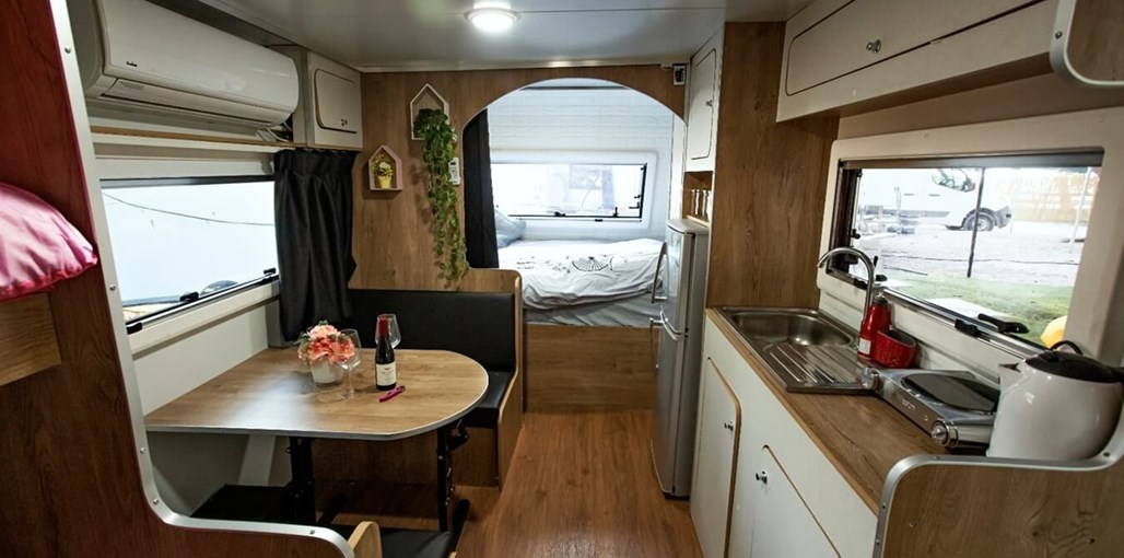 הקראוון של ויויאן הקראוון של ויויאן (12).jpg