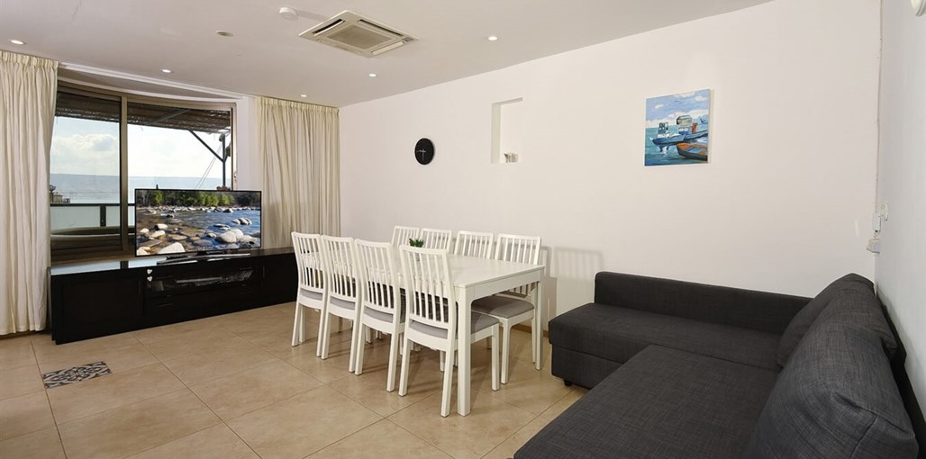 לויקיישן טבריה Levication פנים (7).jpg