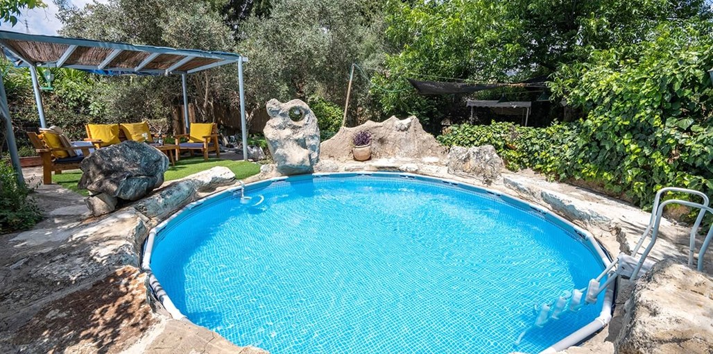 חלום במערה החצר (1).jpg