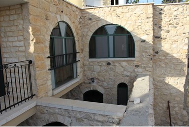 בית אם פארס - Beit Em Fares - מתחם החוץ