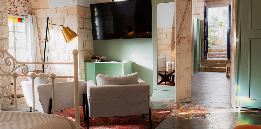 חליל אירוח בסמטה כפרית DSC05188.jpg