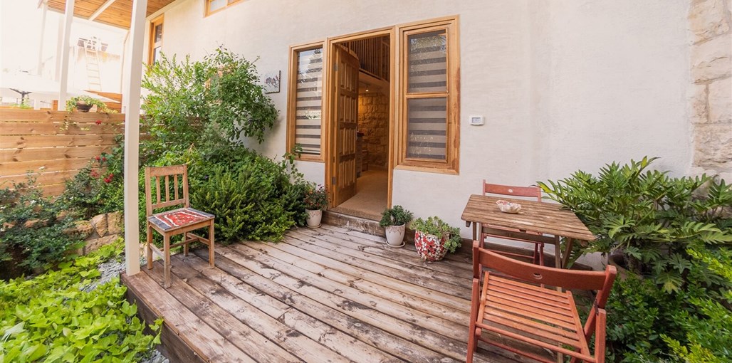 חליל אירוח בסמטה כפרית DSC05616.jpg