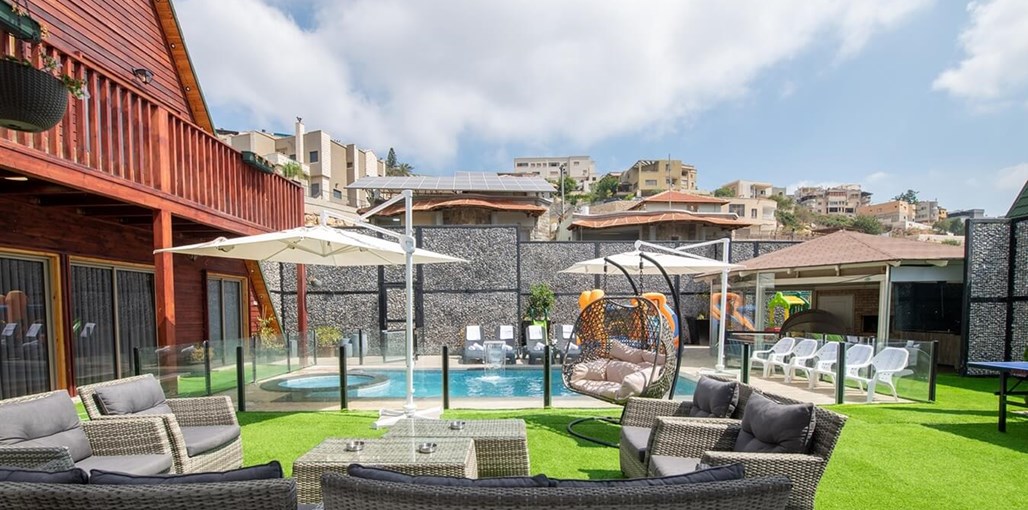 אחוזת הפירמידה אחוזת הפירמידה החצר והנוף (28).jpg