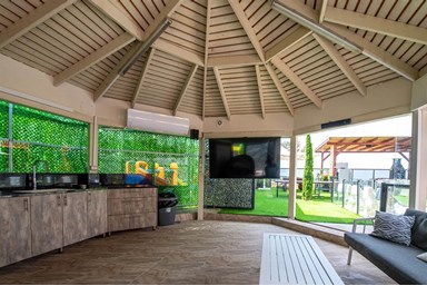 אחוזת הפירמידה - מתחם החוץ והסביבה