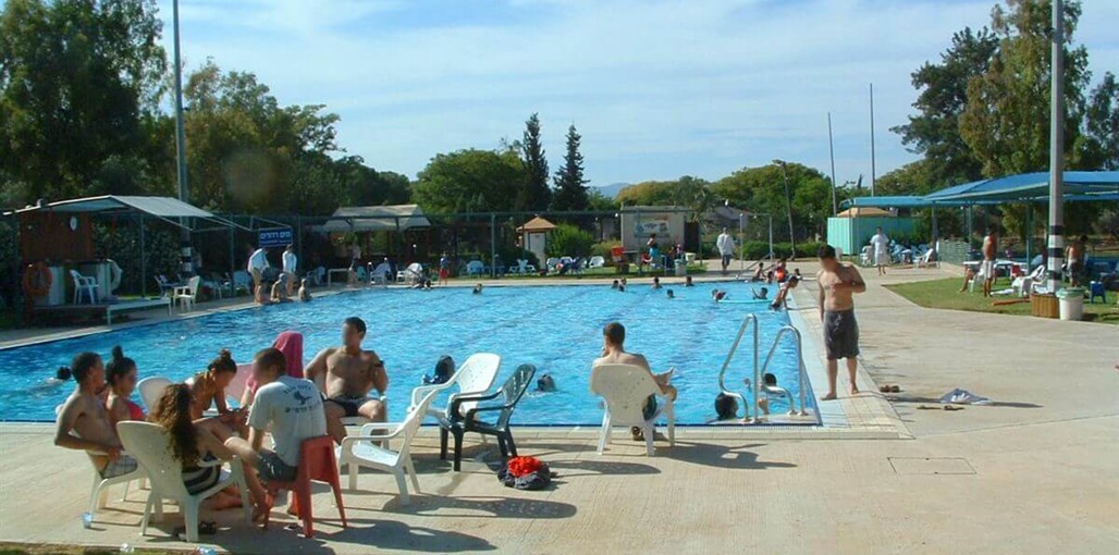 אירוח כפרי בגדות Swimming pool.JPG