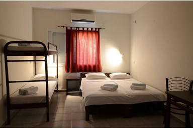 אירוח כפרי בגדות - חדרים משפחתיים