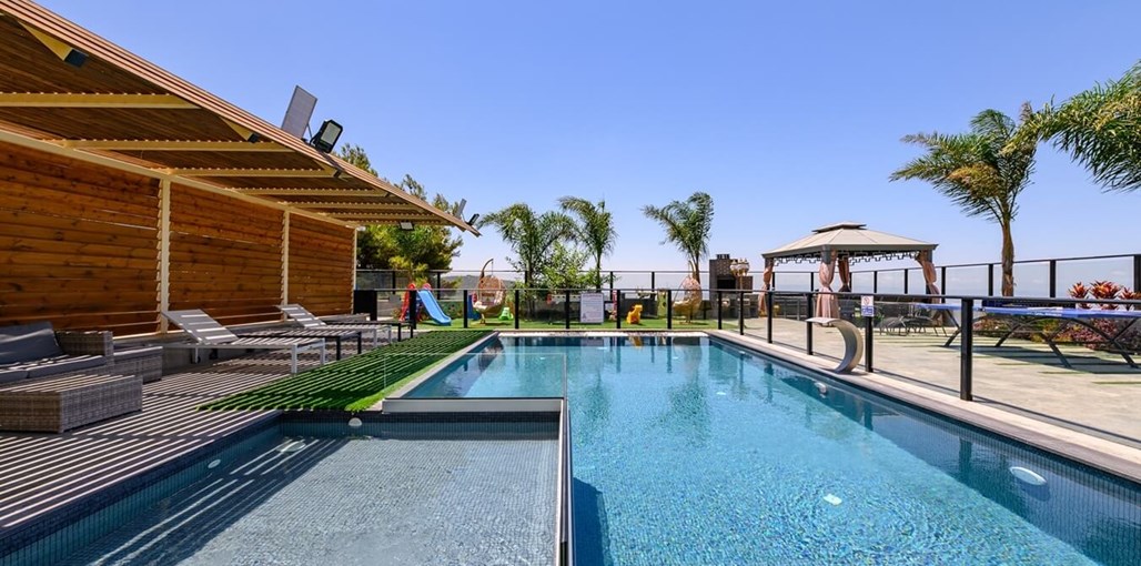 נוף לים חצר (2).jpg