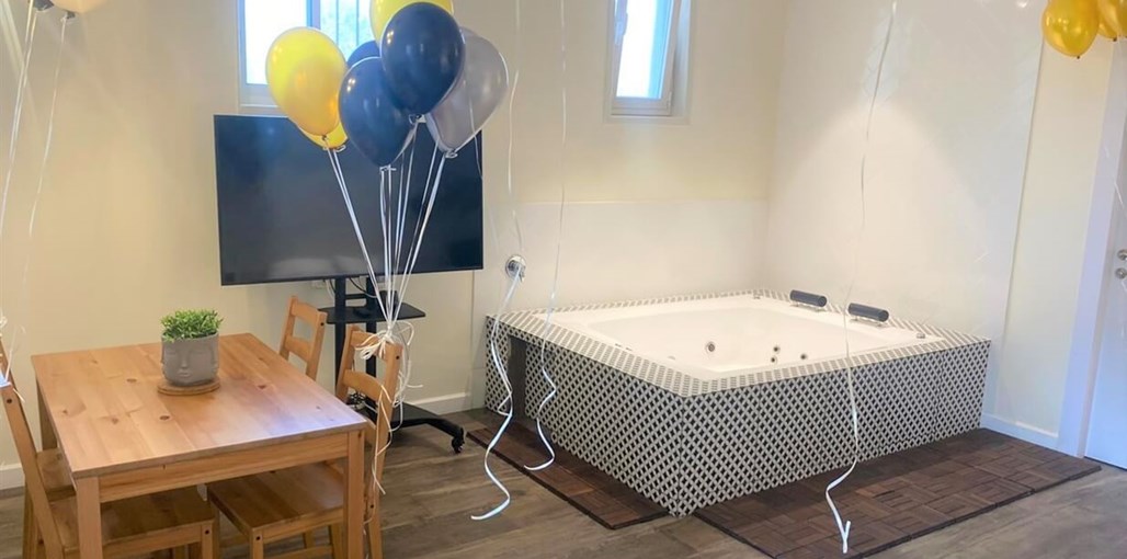 בצל עצי האורן מבוא ביתר פנים (4).jpg