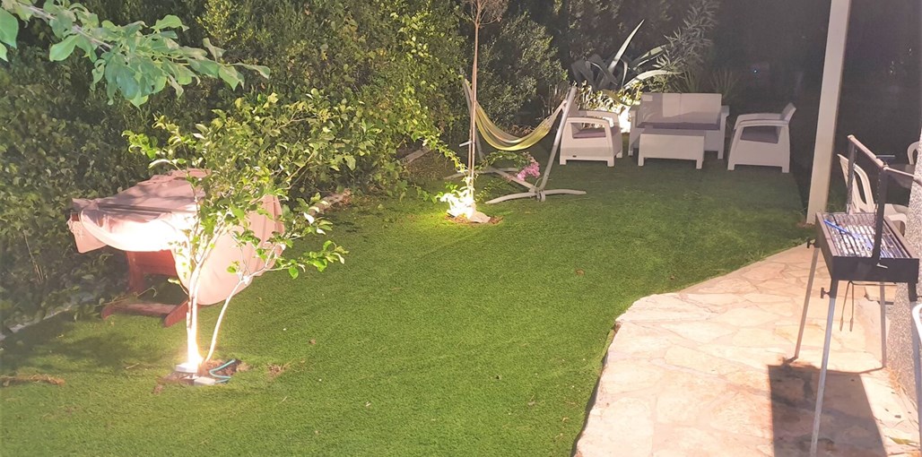 בצל עצי האורן מבוא ביתר חוץ (2).jpg