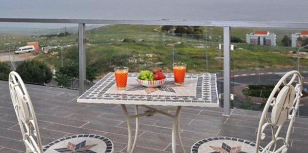 חלון לכנרת חצר (1).jpg