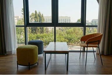 אפרטיק הוטל - Apartique Hotel - המלון והסביבה