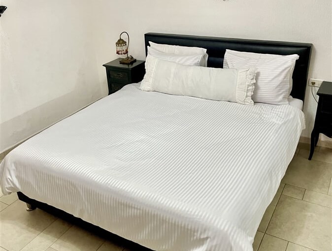 אור בכנרת סוויטת בזלת 1.JPG