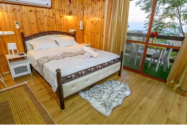 בקתות עץ המעיין