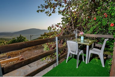 בקתות עץ המעיין