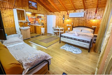 בקתות עץ המעיין