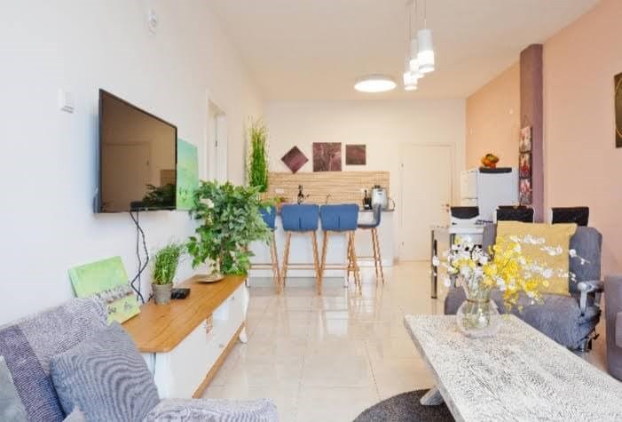 300 מטר מהים 300 מטר מהים (7).jpeg