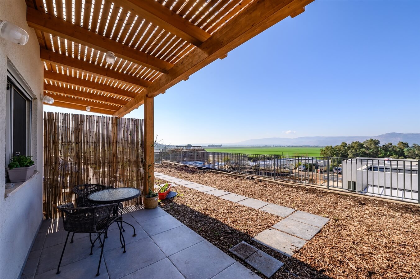 שלווה בנוף העמק בגונן