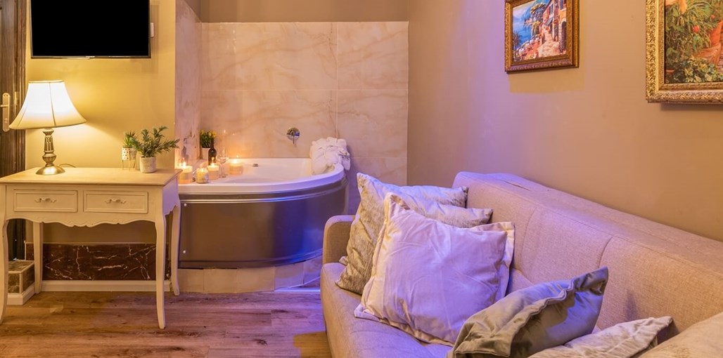הרמספא הוטל - Hermespa Hotel סוויטת קינג עם ג'קוזי (16).jpg
