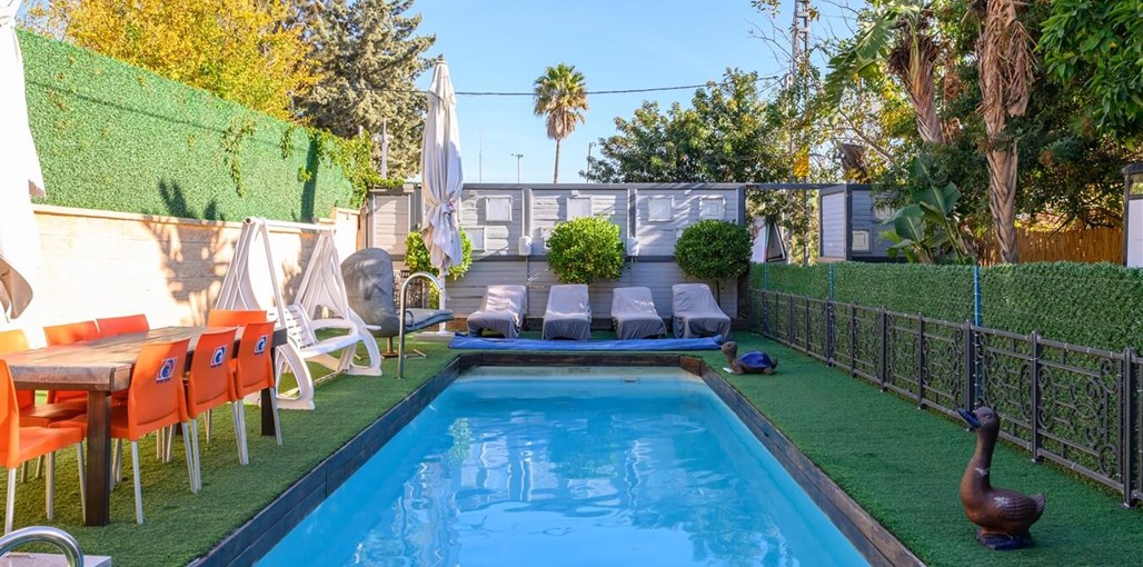 קסליה בריכה וחצר (2).jpg