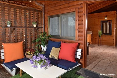 שלוות הכנרת - בקתות העץ