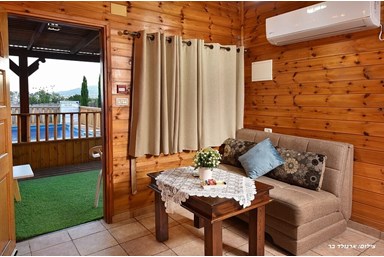 שלוות הכנרת - בקתות העץ