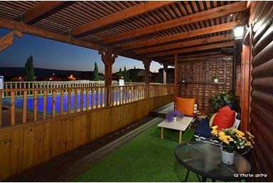 שלוות הכנרת - בקתות העץ