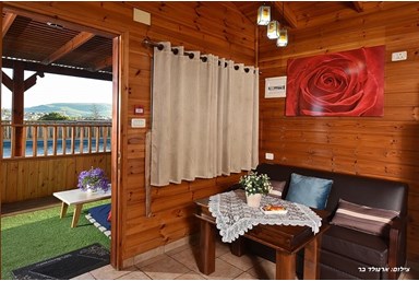 שלוות הכנרת - בקתות העץ