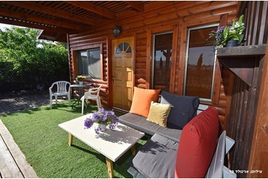 שלוות הכנרת - בקתות העץ