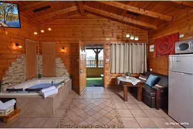 שלוות הכנרת - בקתות העץ