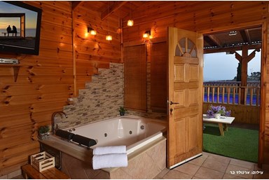 שלוות הכנרת - בקתות העץ