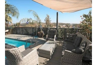 זריחה בכפר  - מתחם החוץ