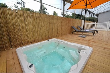 סוויטת האושר - מתחם החוץ