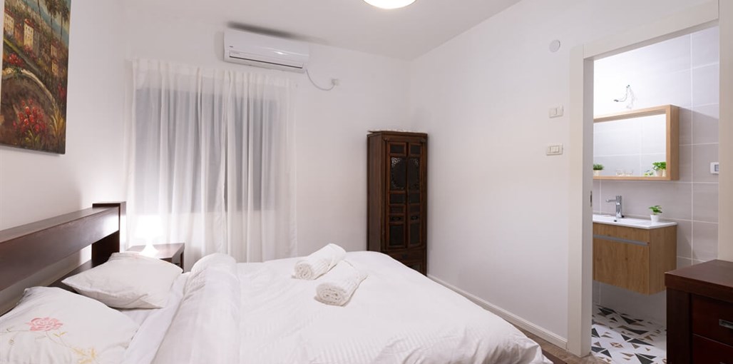 לונא דירת בוטיק מול הים לונא דירת בוטיק (1).jpg