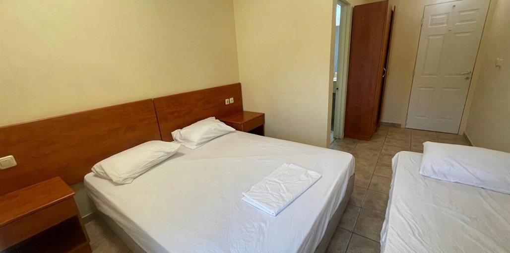 המלון של פולטי פנים (5).jpg