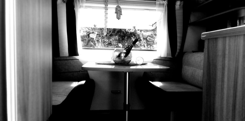 קרוואן מים שמיים פנים הקרוואן (5).jpeg