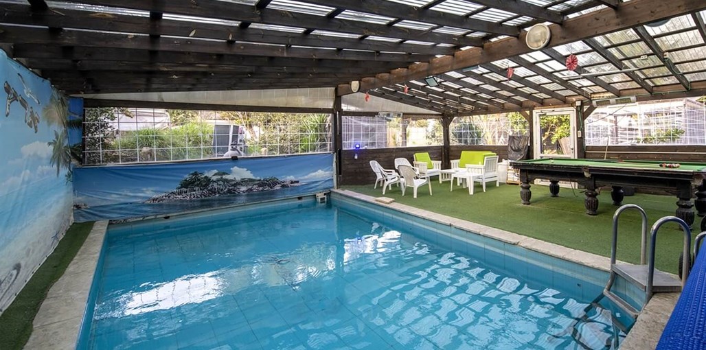 לאונרדו בטבע החצר והבריכה (3).jpg